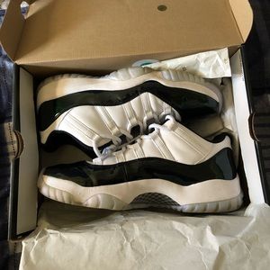 Jordan 11 low emerald size 12
